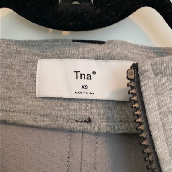 Aritzia TNA 1/4 Zip - Picture 2 of 5